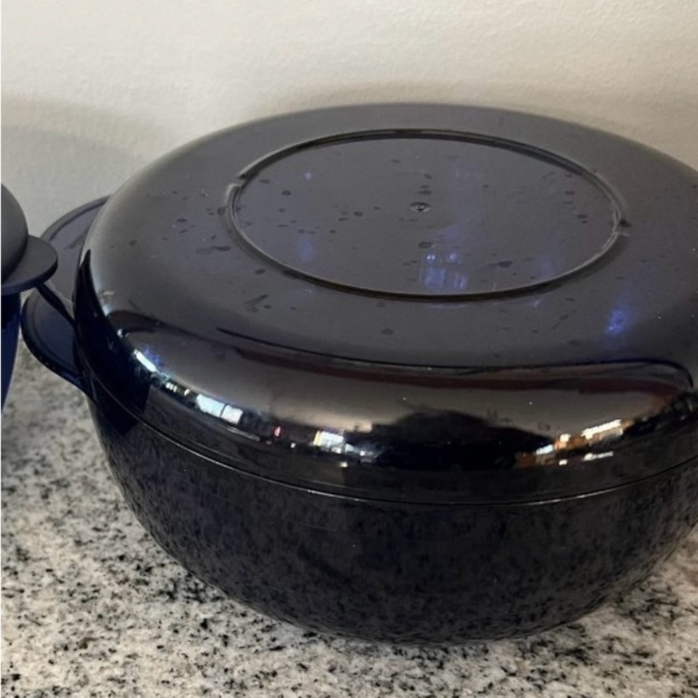 Tupperware cookware